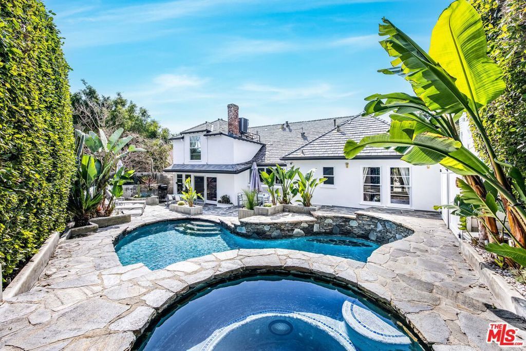 1322 Londonderry Place, Los Angeles