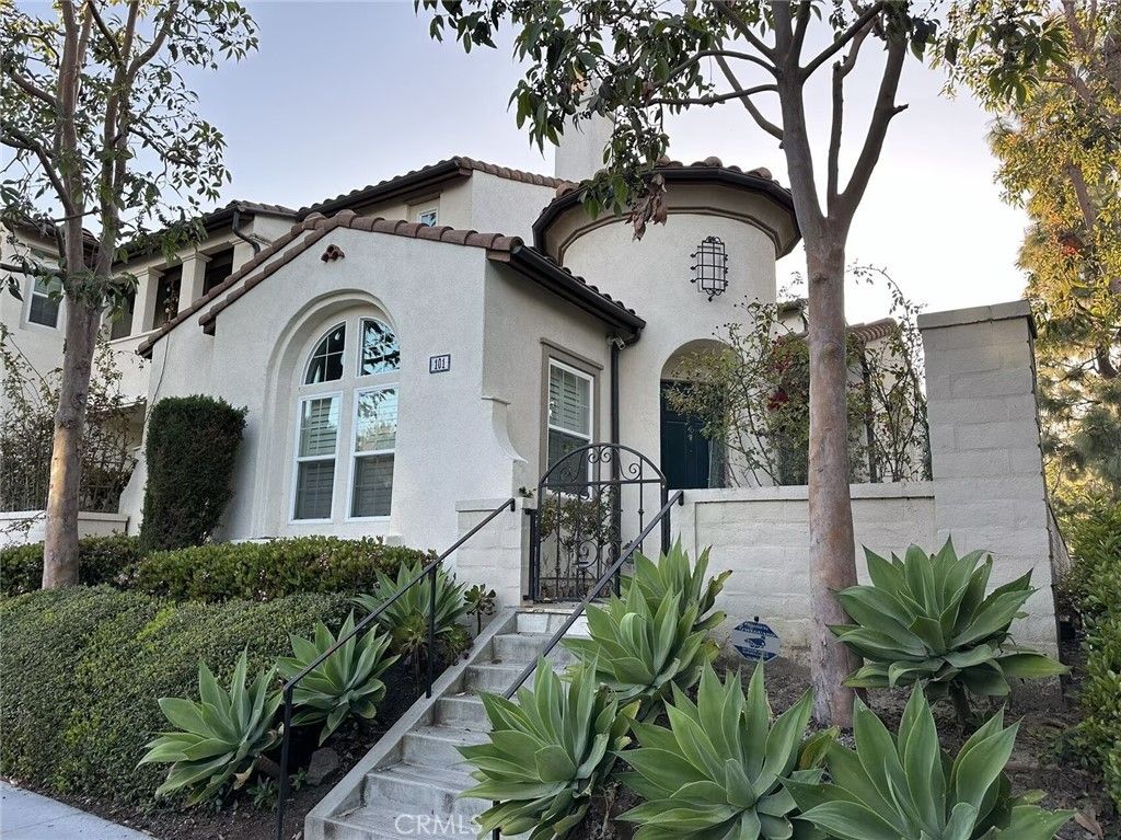 101 Vermillion, Irvine