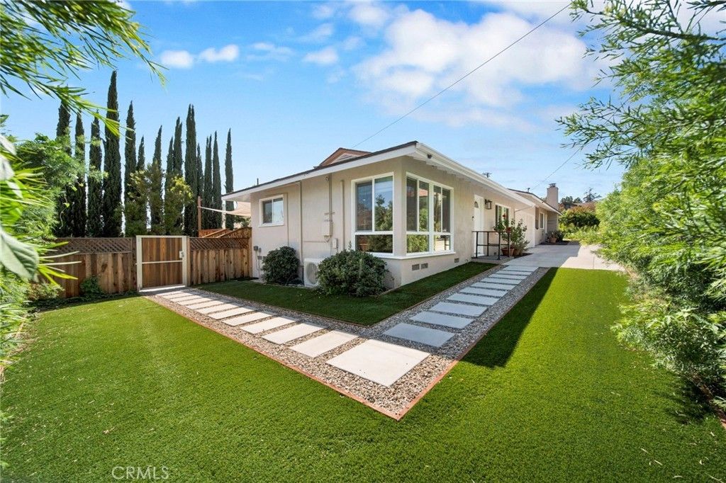 90 W Highland Avenue, Sierra Madre