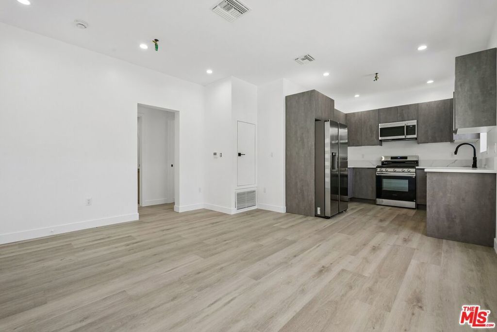 1434 Beverwil Drive # 1, Los Angeles