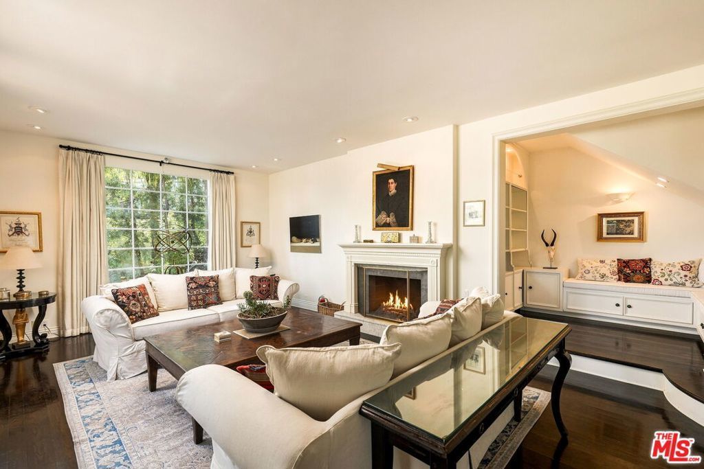 7887 Hillside Avenue, Los Angeles