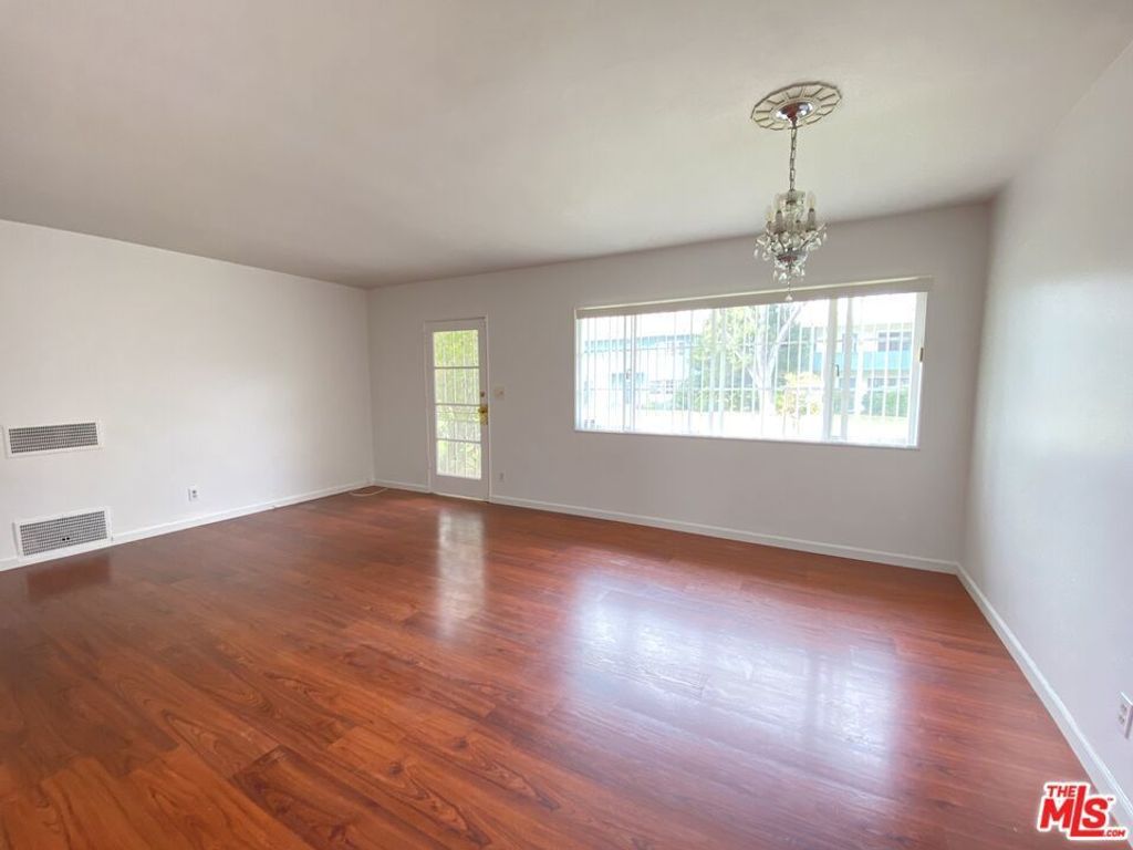 5456 Village Green, Los Angeles