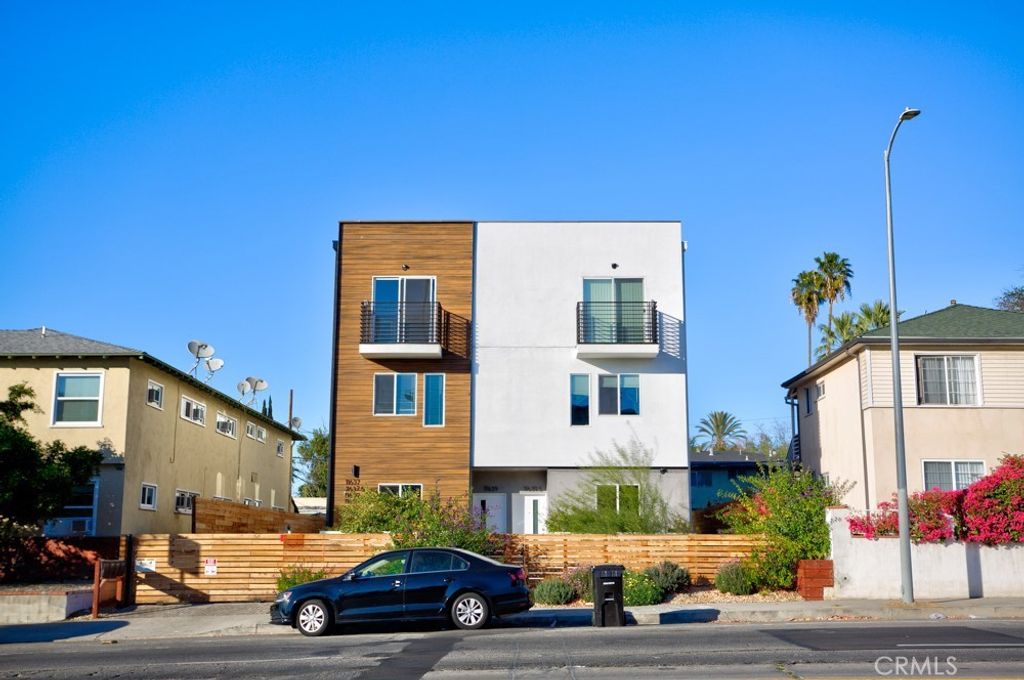 11639 Burbank # 1/2, North Hollywood