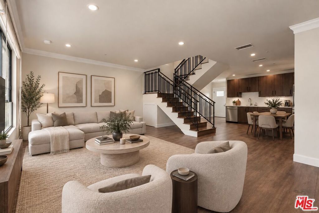 1153 N Beachwood Drive # 1, Los Angeles