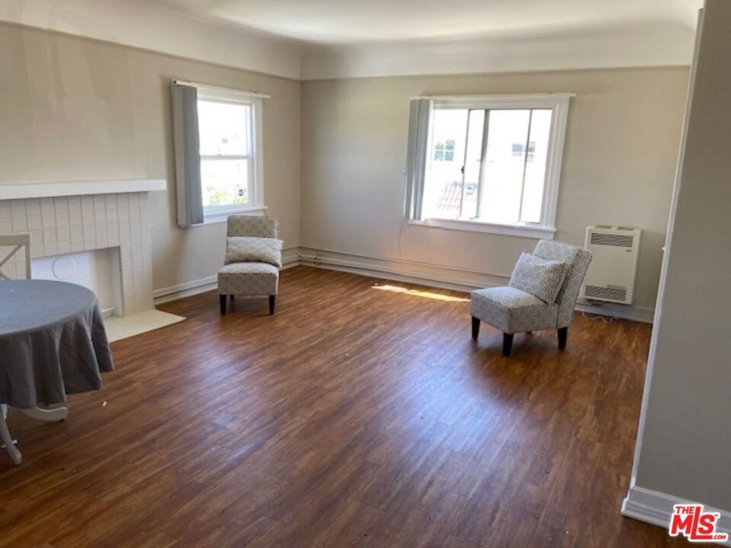 4537 W 11th Place, Los Angeles