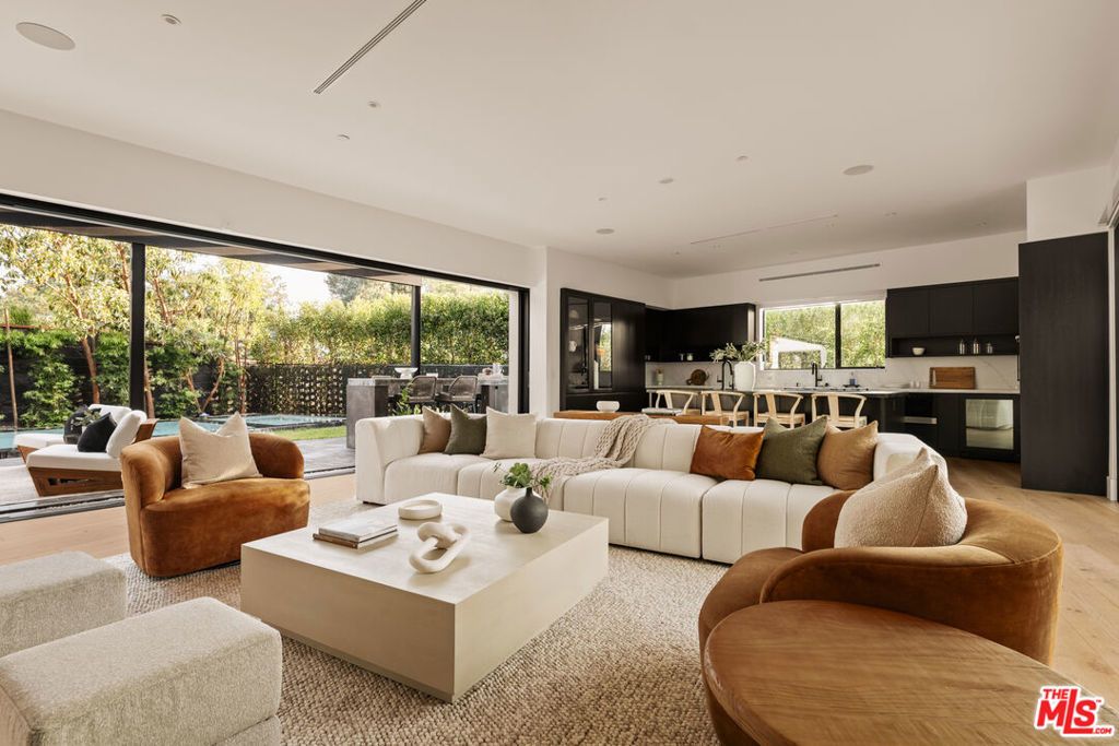 5988 W 76th Street, Los Angeles