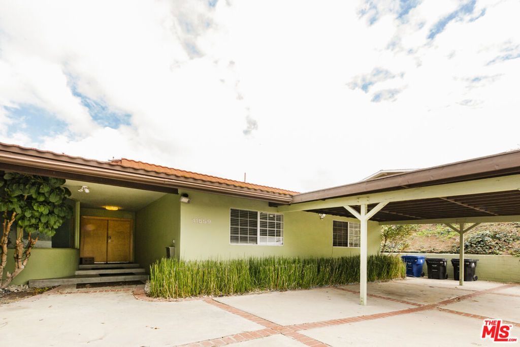 11559 Dona Evita Drive, Studio City
