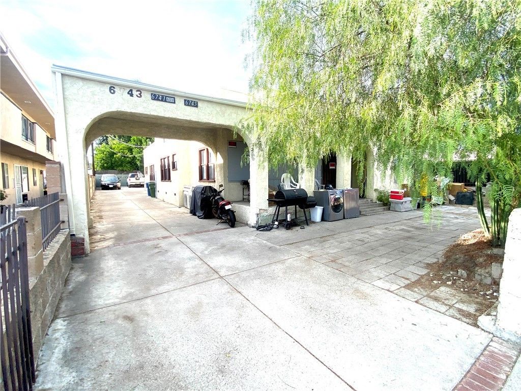 6743 Tujunga Avenue, North Hollywood