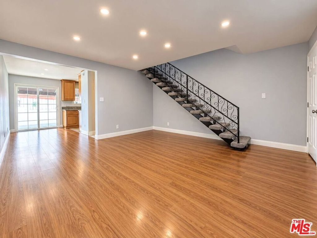 7174 Valmont Street # 7/74, Tujunga