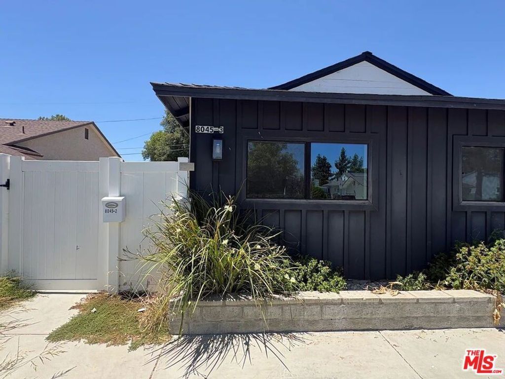 8045 Darby Avenue # 3, Reseda