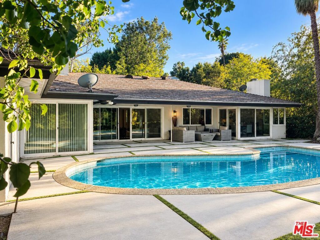 15701 Royal Ridge Road, Los Angeles