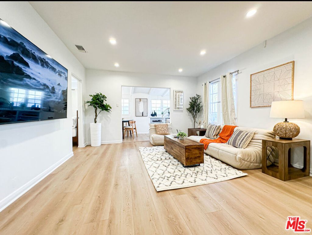 239 S Doheny Drive, Beverly Hills