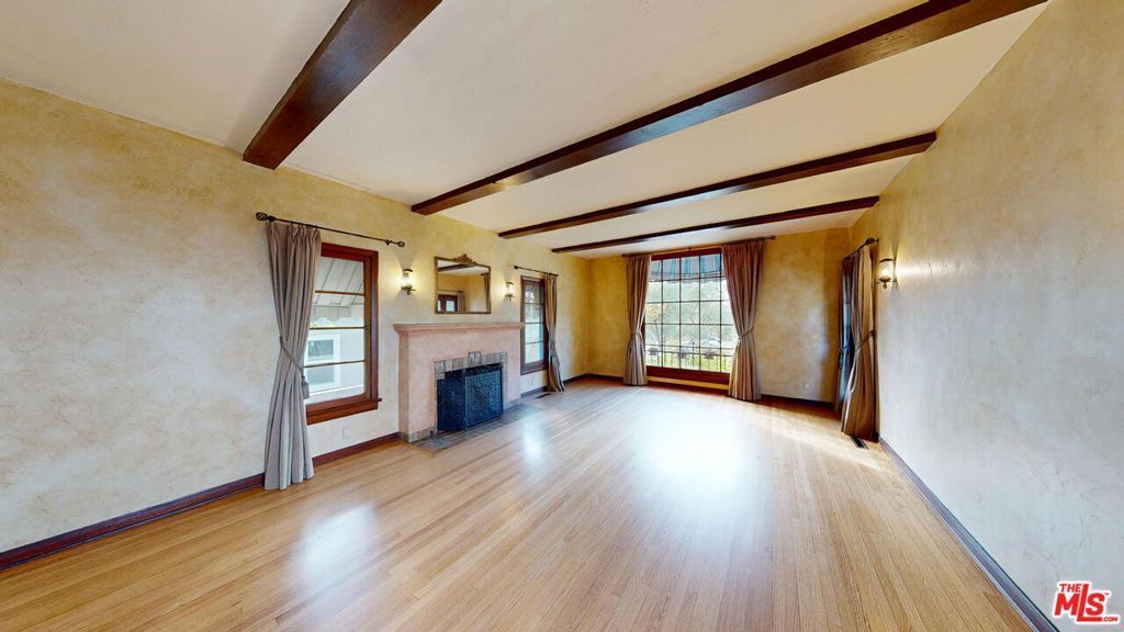 842 E Walnut Avenue, Burbank