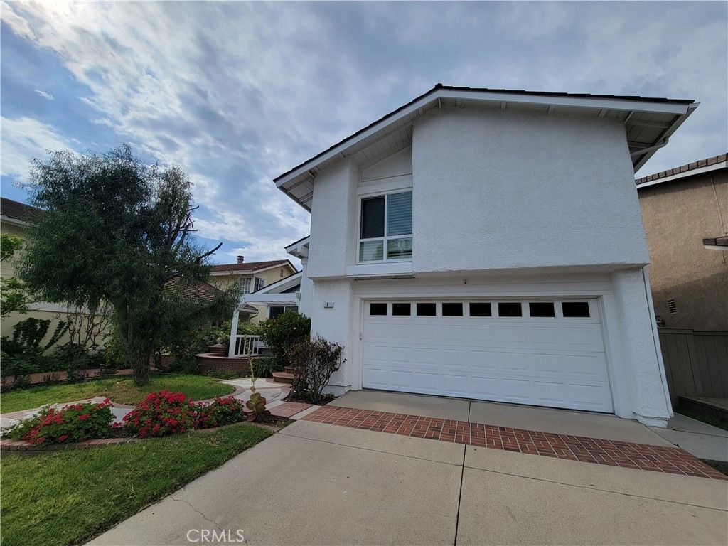 8 Hidalgo, Irvine