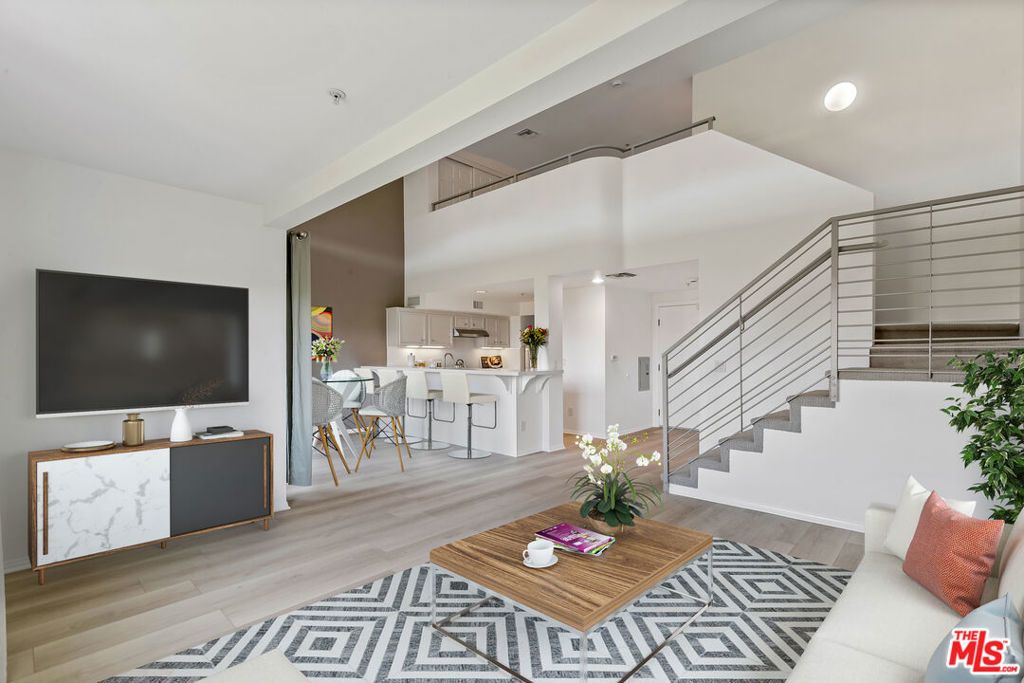 13200 Pacific # 438, Playa Vista