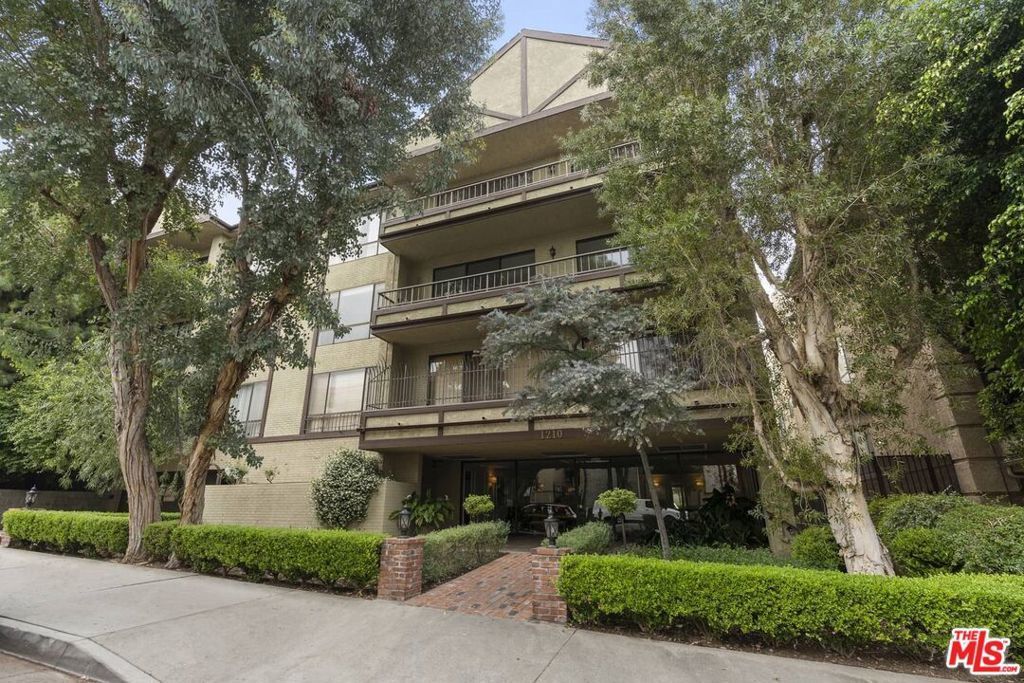 1210 N Kings Road # 104, West Hollywood