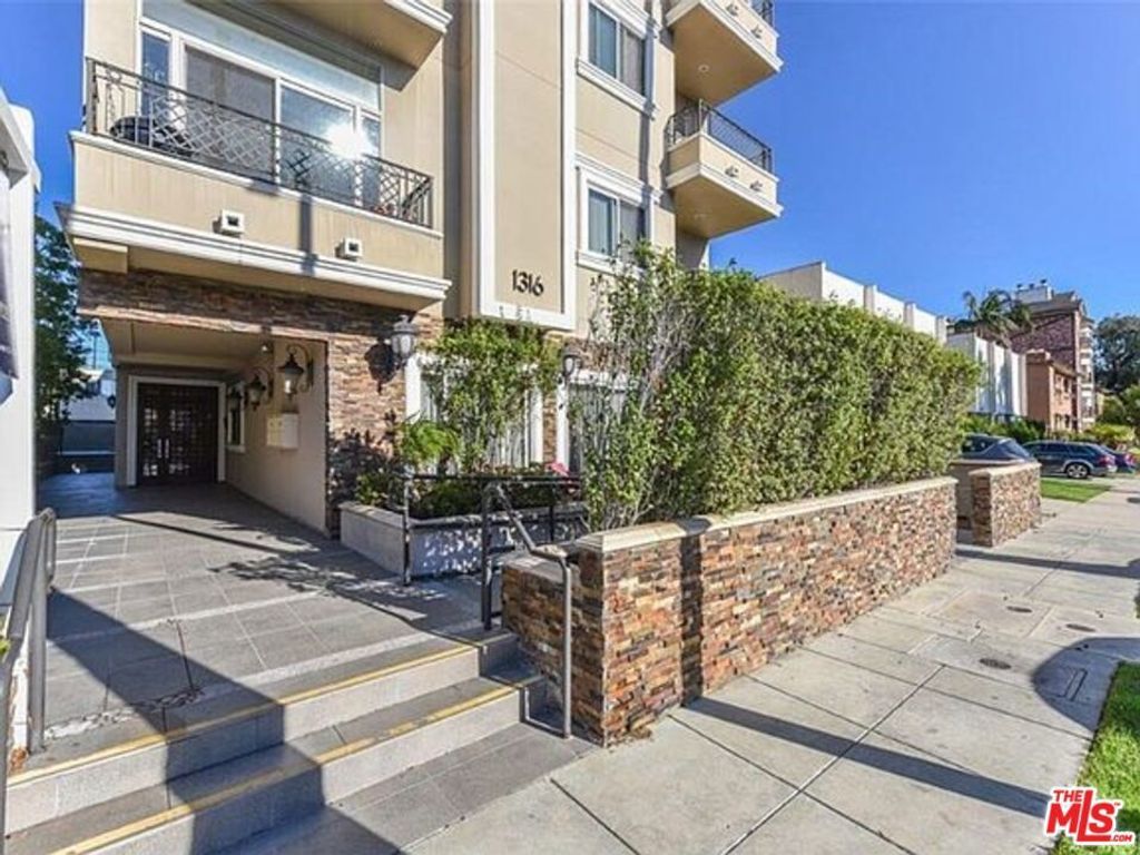 1316 Amherst Avenue # 201, Los Angeles