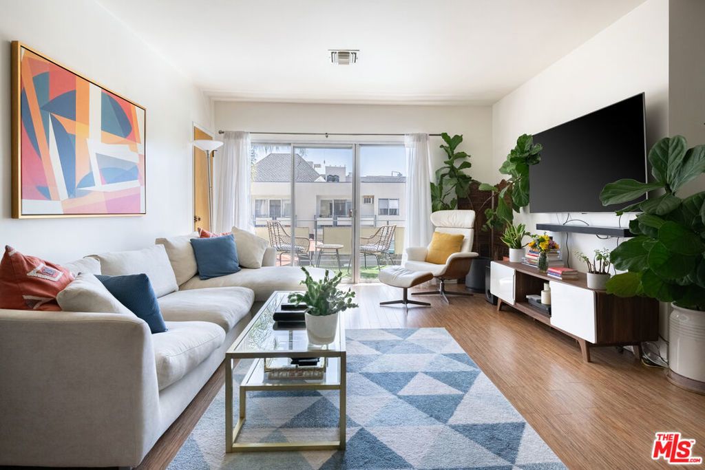 1233 N Laurel Avenue # 214, West Hollywood