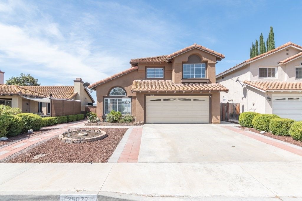 25077 Via Las Lomas, Murrieta