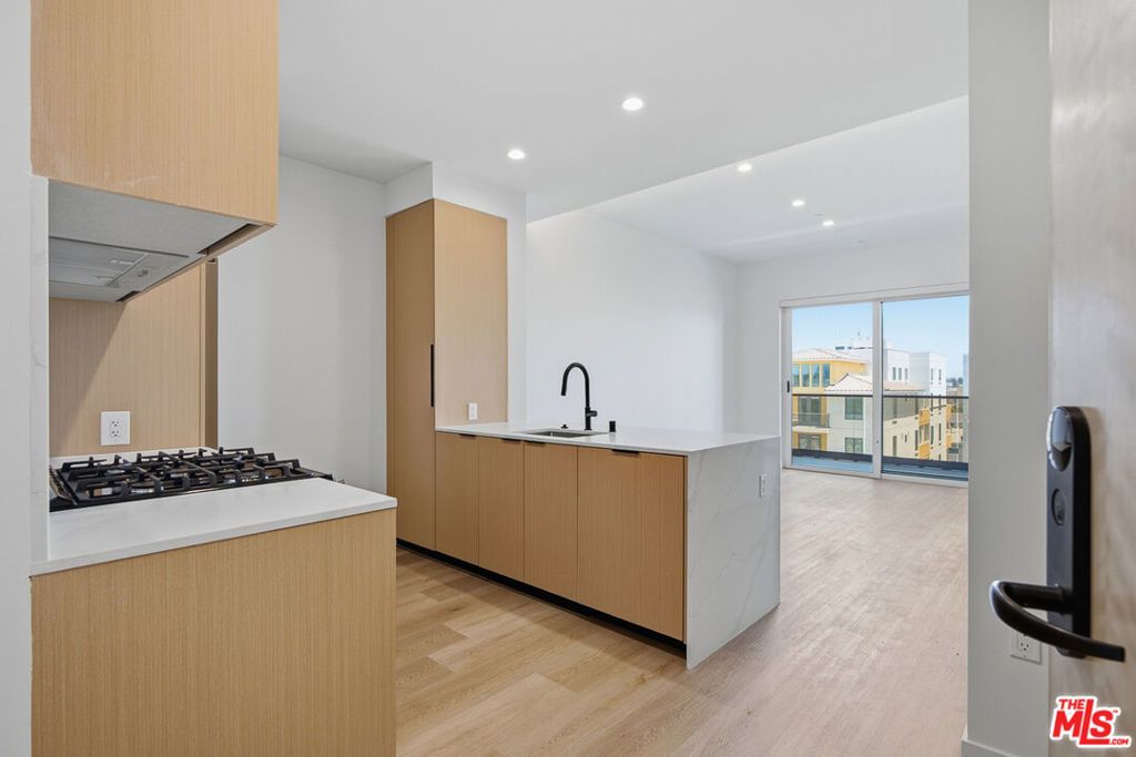 3555 Overland Avenue # Ph7, Los Angeles