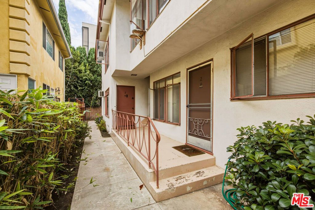 1058 S Wooster Street # 3, Los Angeles