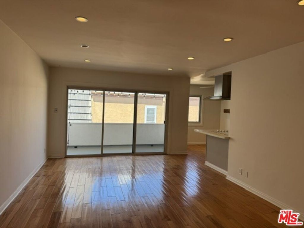 8710 Delgany Avenue # 23, Los Angeles