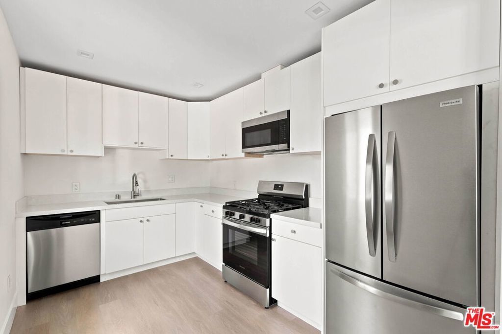 420 S Sepulveda Boulevard # 5, Los Angeles