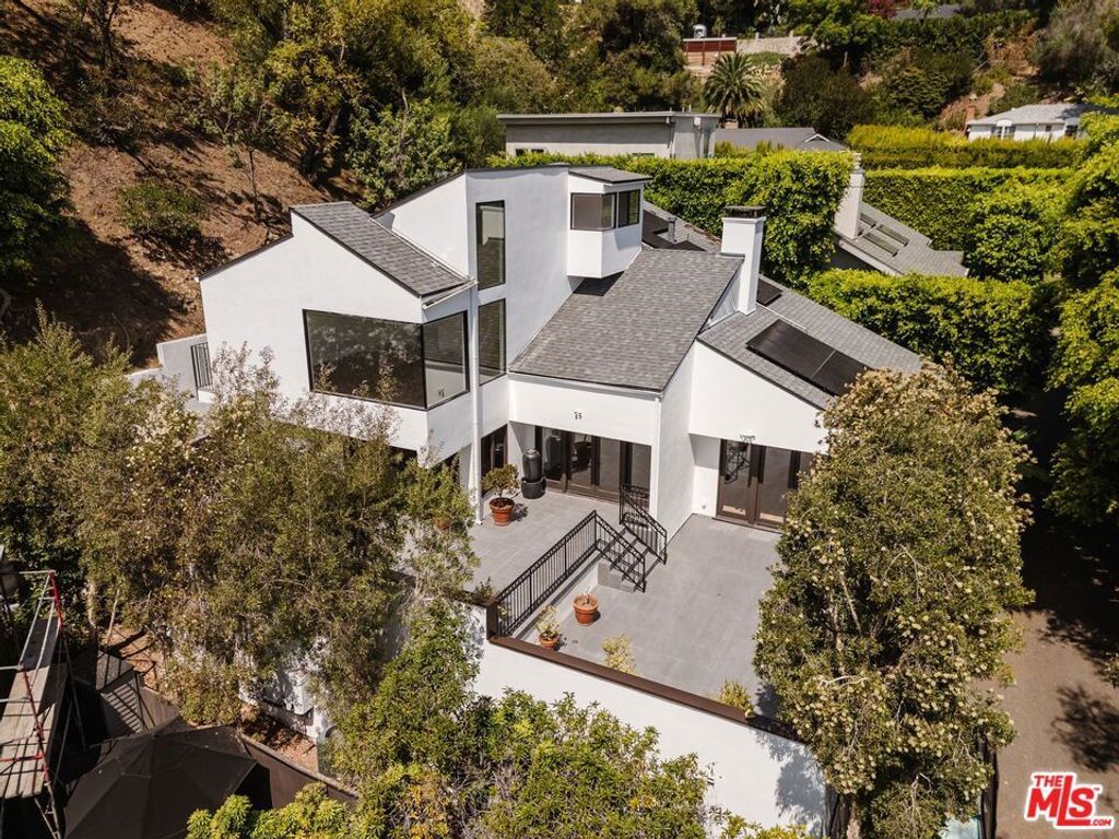 1355 Bobolink Place, Los Angeles