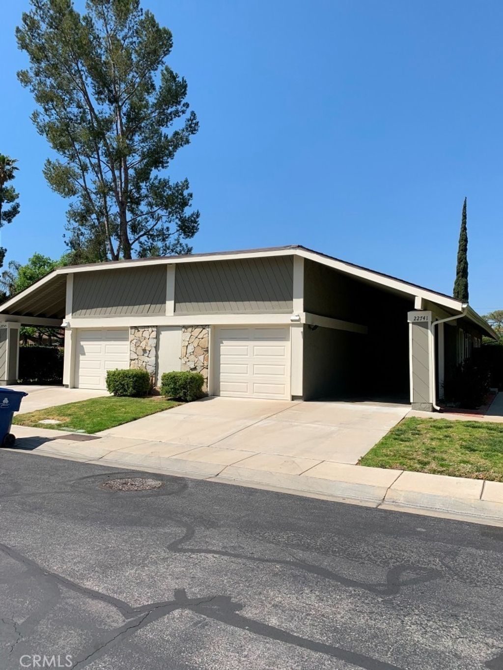 22741 Bassett Street, West Hills