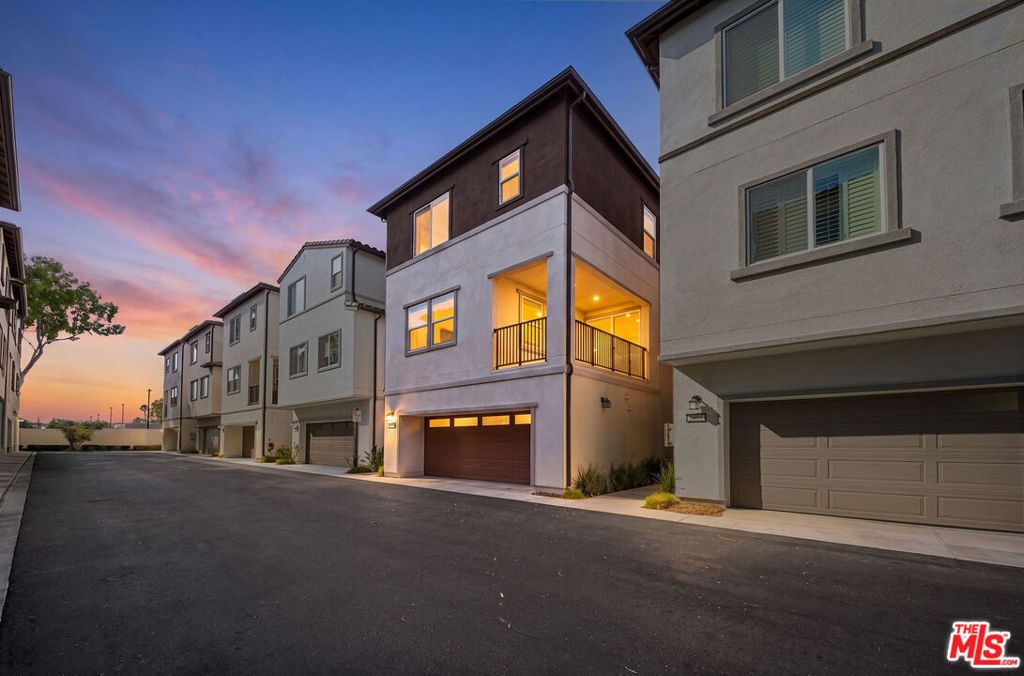 2413 Little Rock Lane, Simi Valley