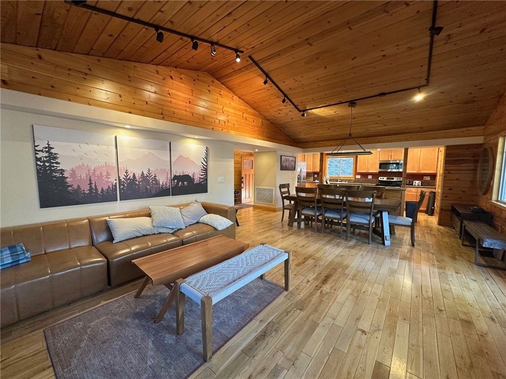 2300 Cypress, Pine Mountain Club