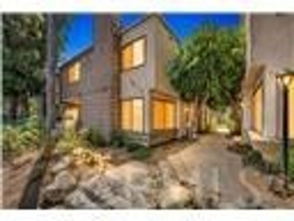 18316 Hatteras # 20, Tarzana