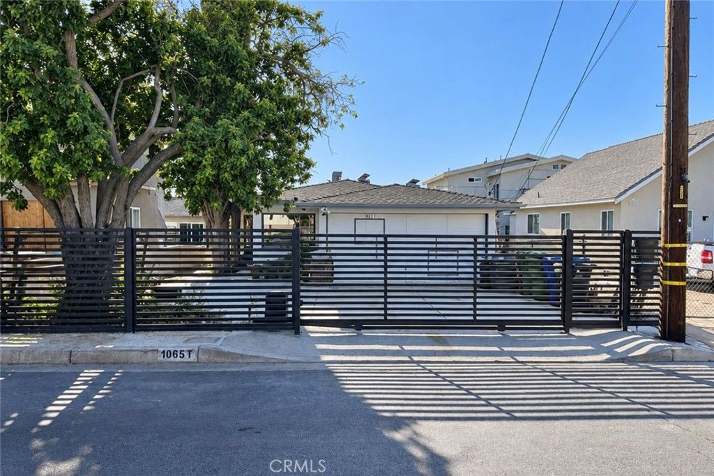 10651 Woodward Ave, Sunland