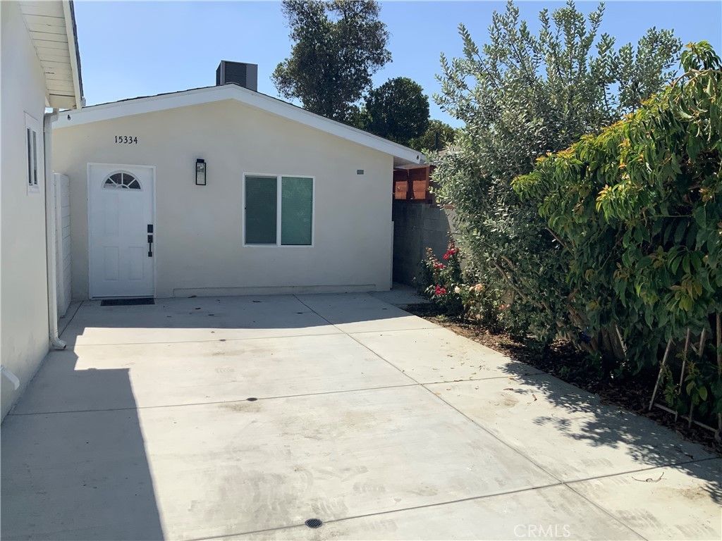 15334 Hart, Van Nuys