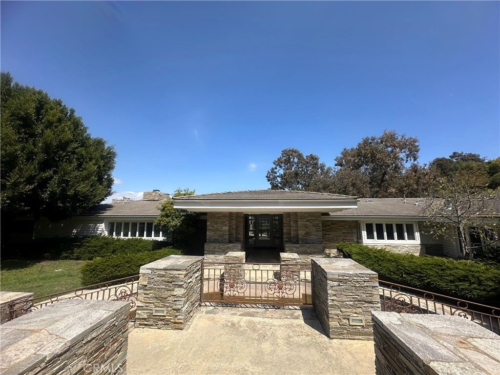 60 Crest Road E, Rolling Hills