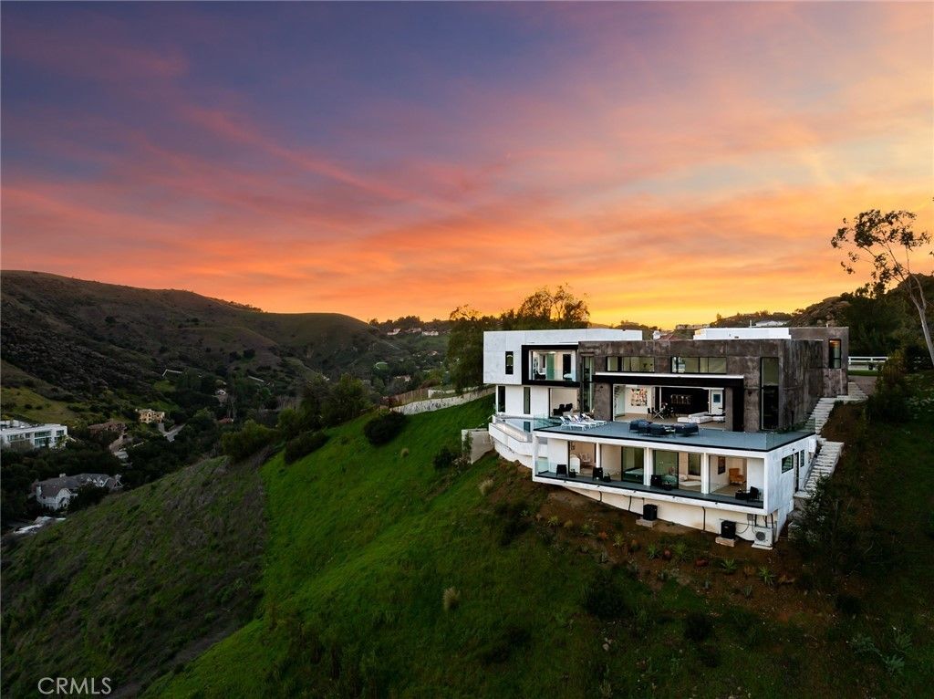 18 Stallion, Bell Canyon