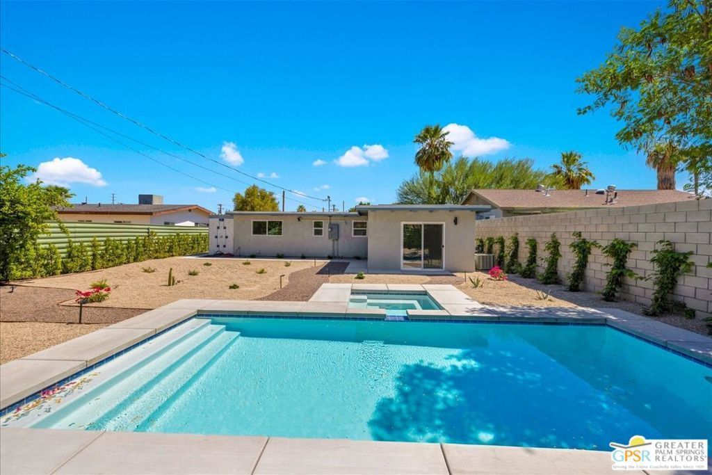 1995 Lawrence Street, Palm Springs