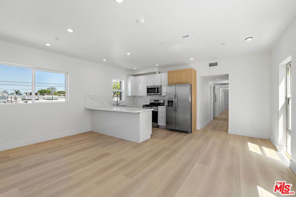 10965 Calvert, North Hollywood