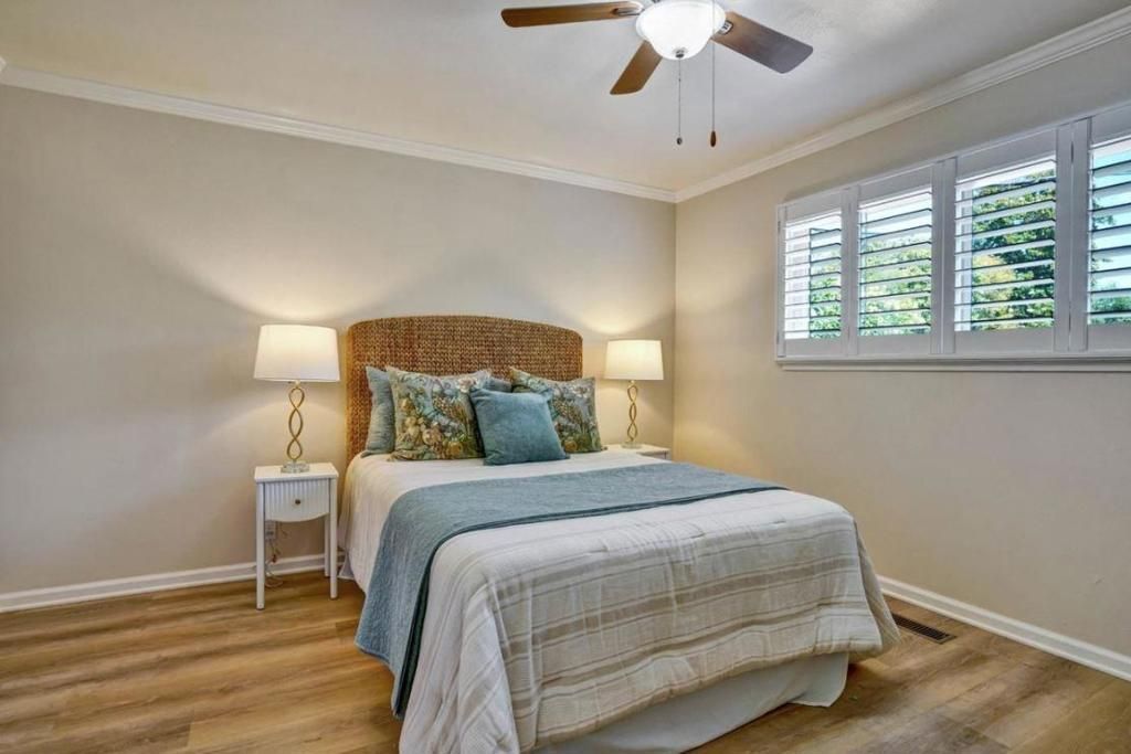 124 Oakwood Drive, Redwood City