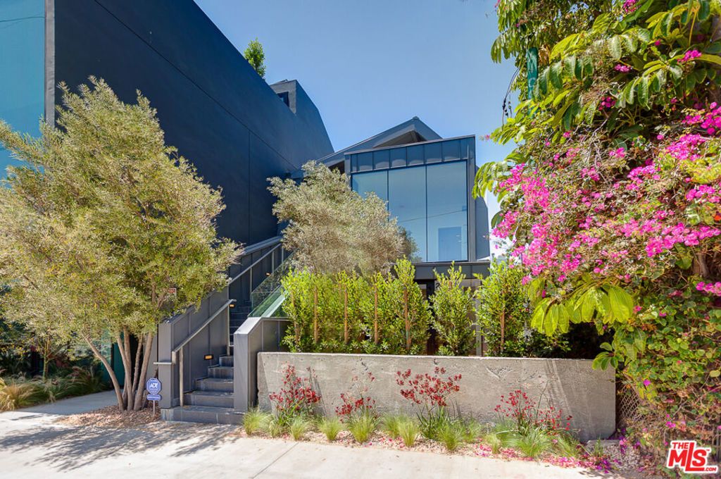 209 Hollister Avenue, Santa Monica