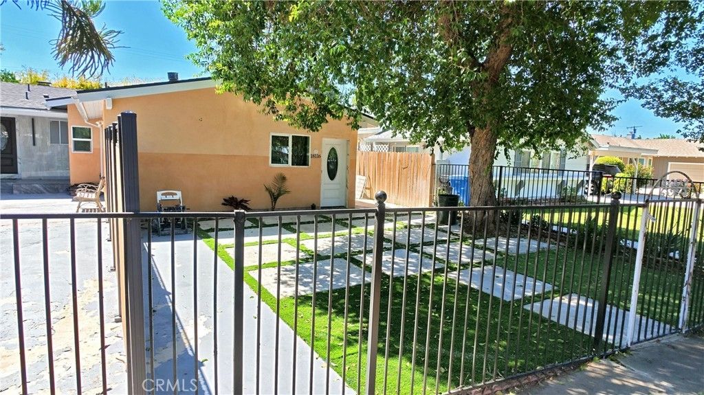 18116 Schoenborn, Northridge