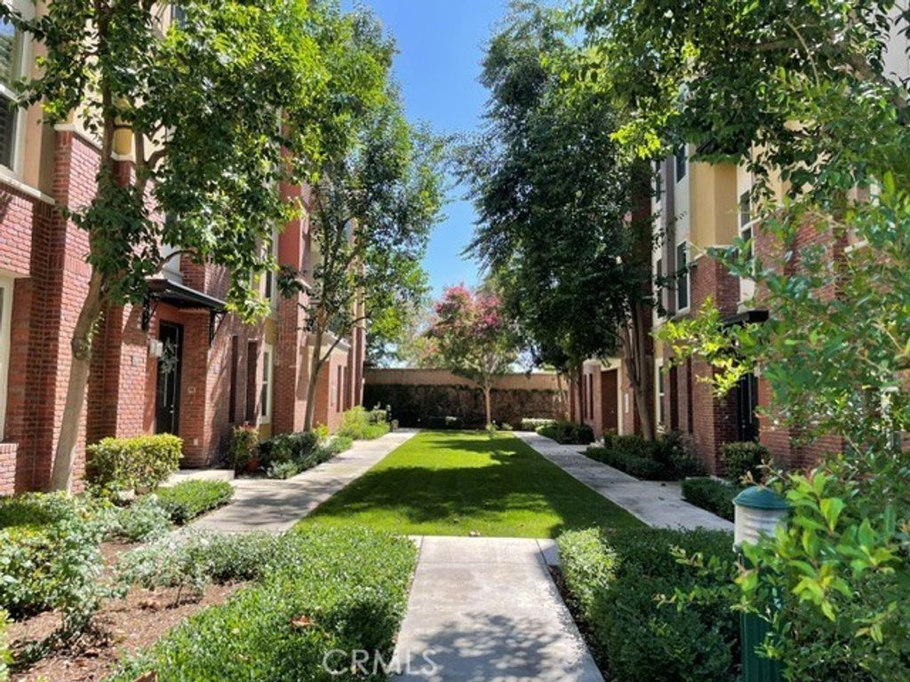 732 W 1st Street, Claremont