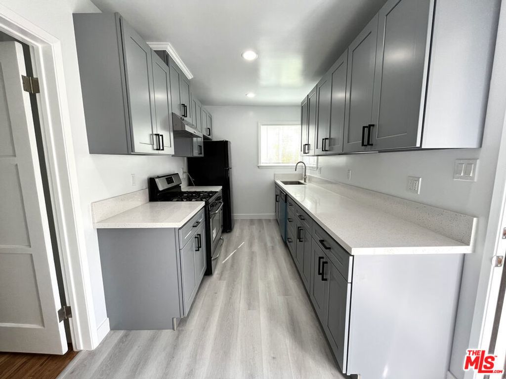 11768 Gateway Boulevard, Los Angeles