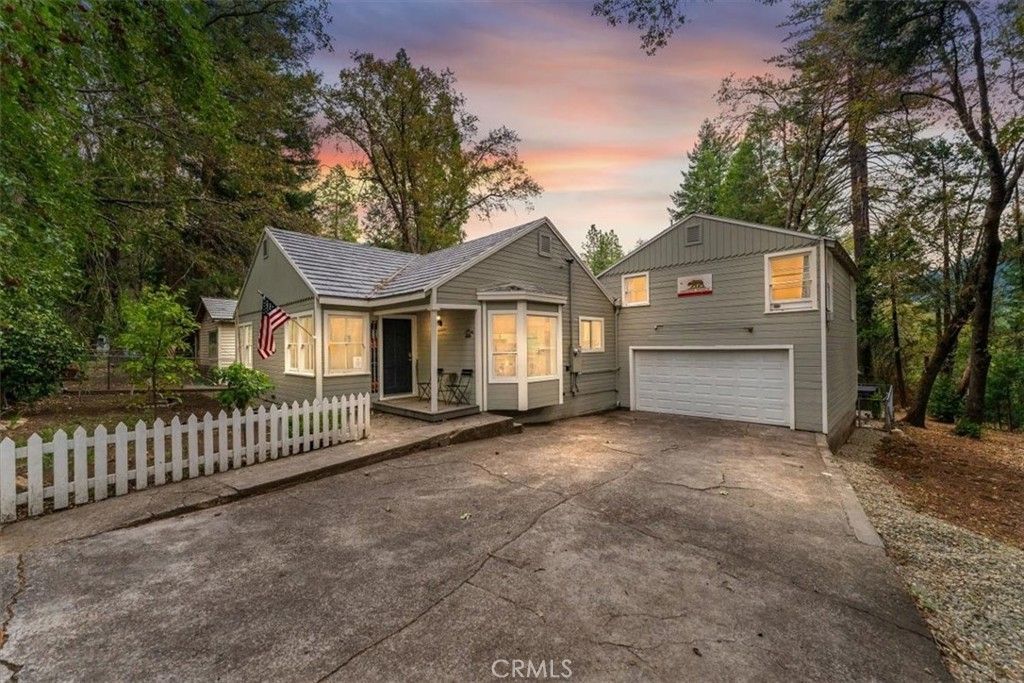 4312 Hemlock, Dunsmuir