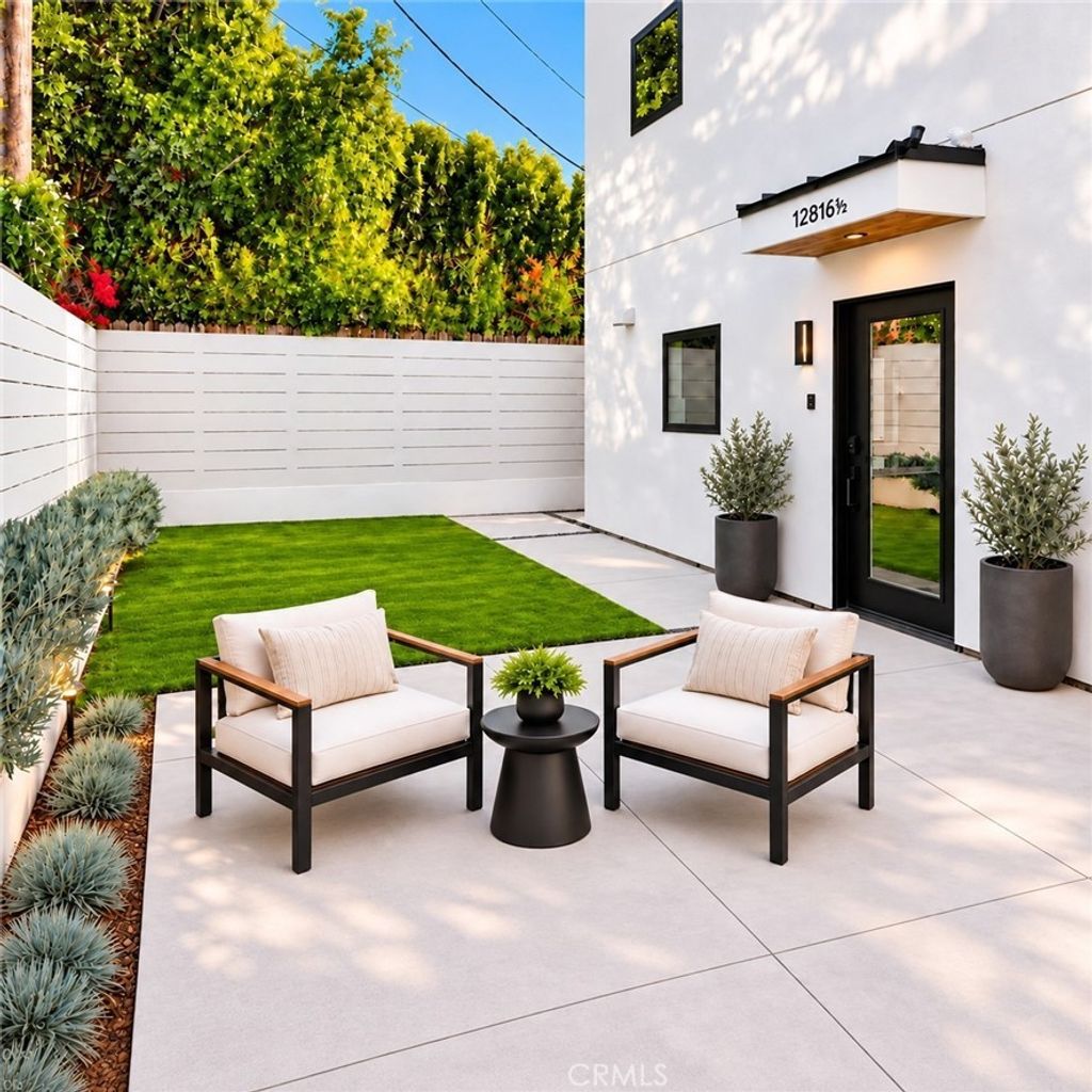 12816 1/2 Bloomfield Street, Studio City