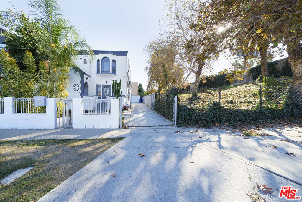 422 N Reno Street, Los Angeles