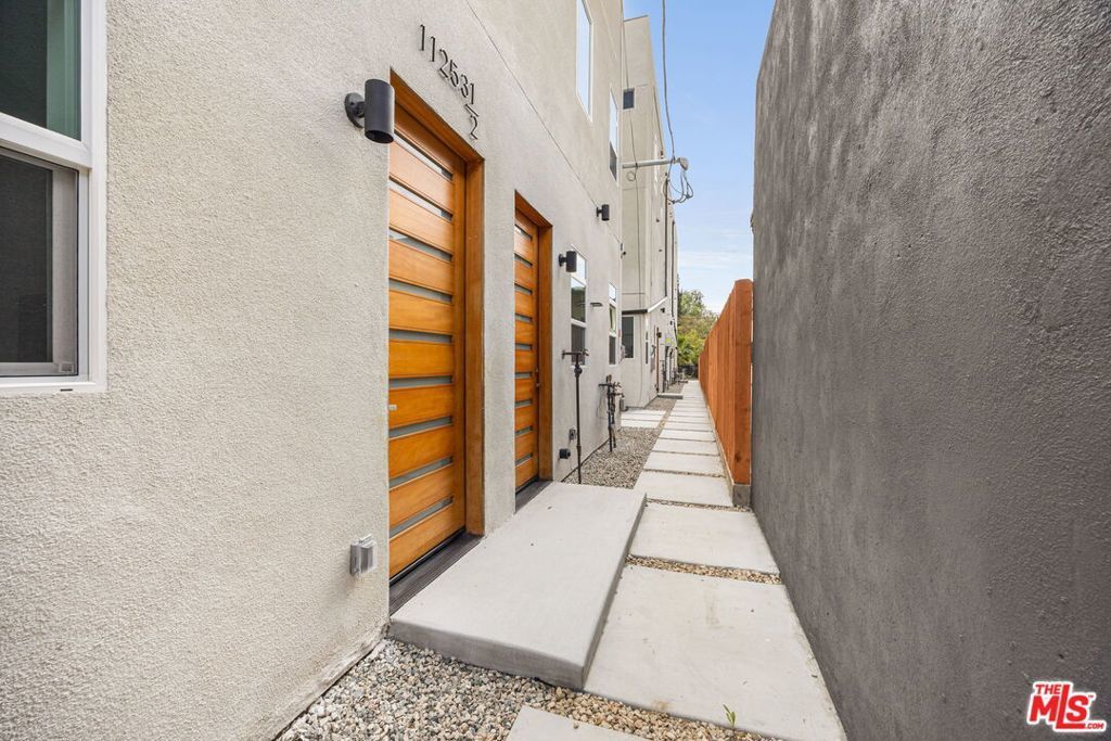11253 Hatteras Street # 3/4, North Hollywood