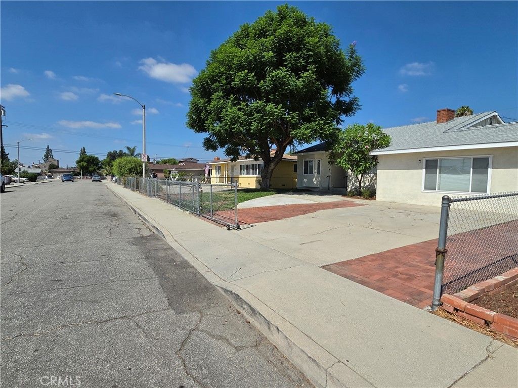 1695 James Pl, Pomona