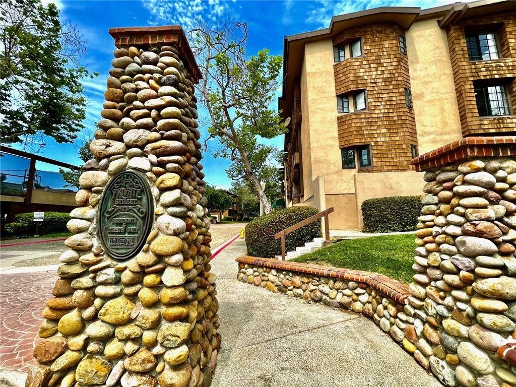 8840 Villa La Jolla Drive # 220, La Jolla