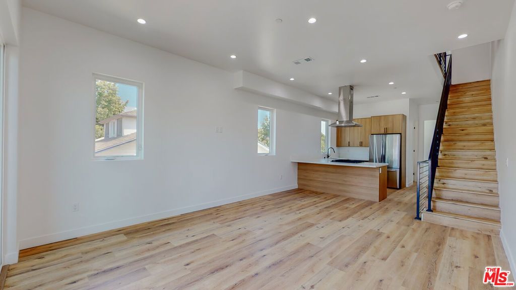 4462 Maplewood Avenue, Los Angeles